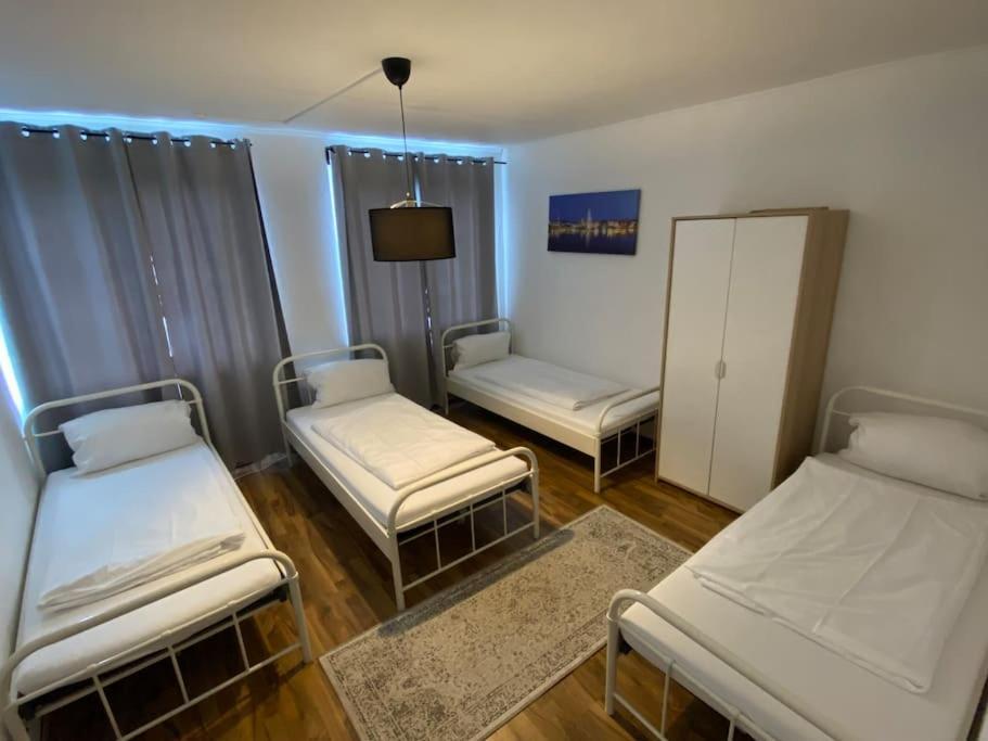 Apartment City Sued- 5 Zimmer_15 Personen _ Komplett_Eingerichtet Hamburg Eksteriør bilde