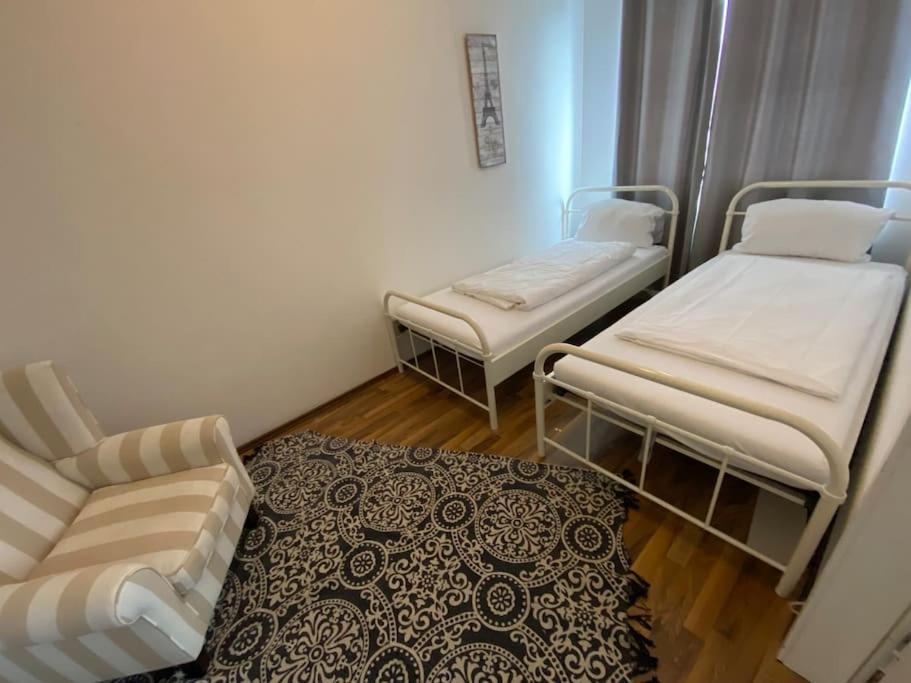 Apartment City Sued- 5 Zimmer_15 Personen _ Komplett_Eingerichtet Hamburg Eksteriør bilde